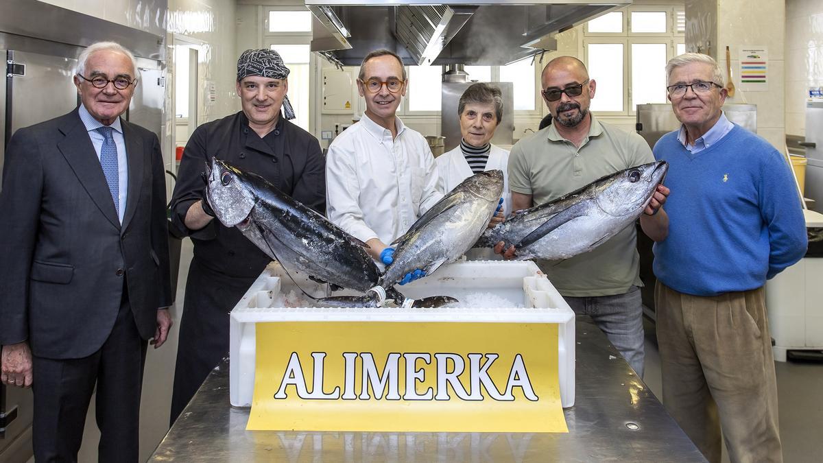 Por la izquierda, José García-Inés, Florentino Menéndez, Antonio Blanco, sor Carmen, Armando Prendes y Avelino Rancaño