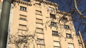 El edficio de la Llar Barceloneta que se destinará a vivienda de alquiler social.