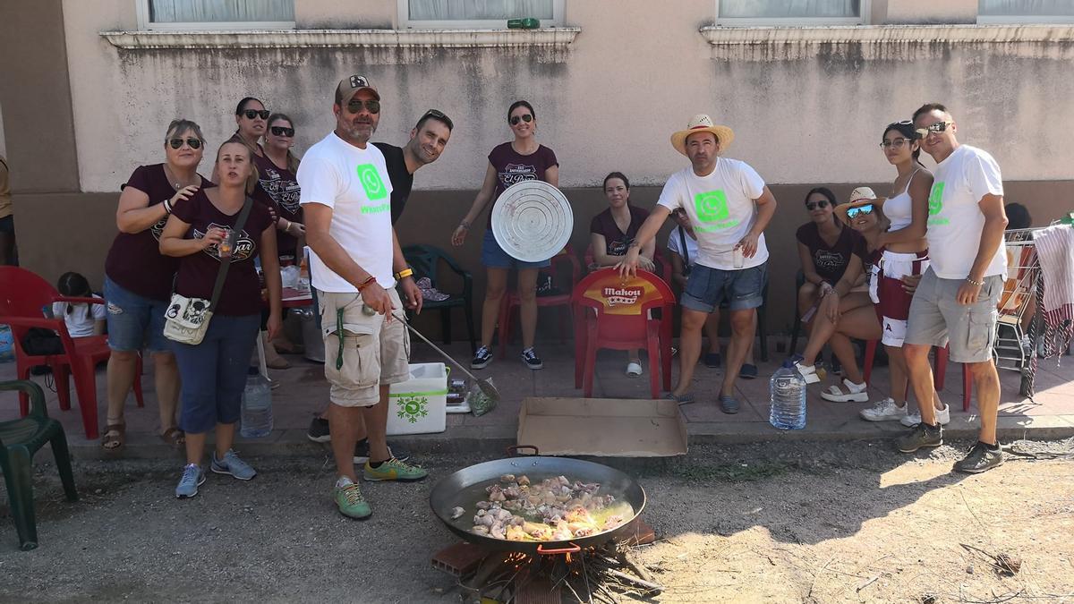 El concurso de paellas resultó muy participativo.