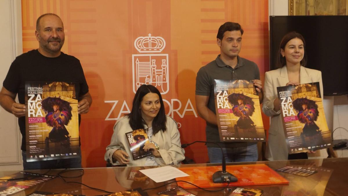 Presentación del Festival Internacional de Folklore