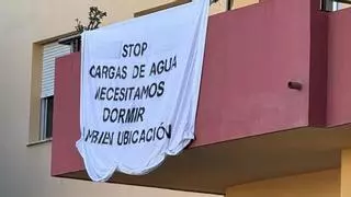 "Queremos dormir sin ruidos": vecinos de Ibiza protestan por las molestias de los camiones de agua