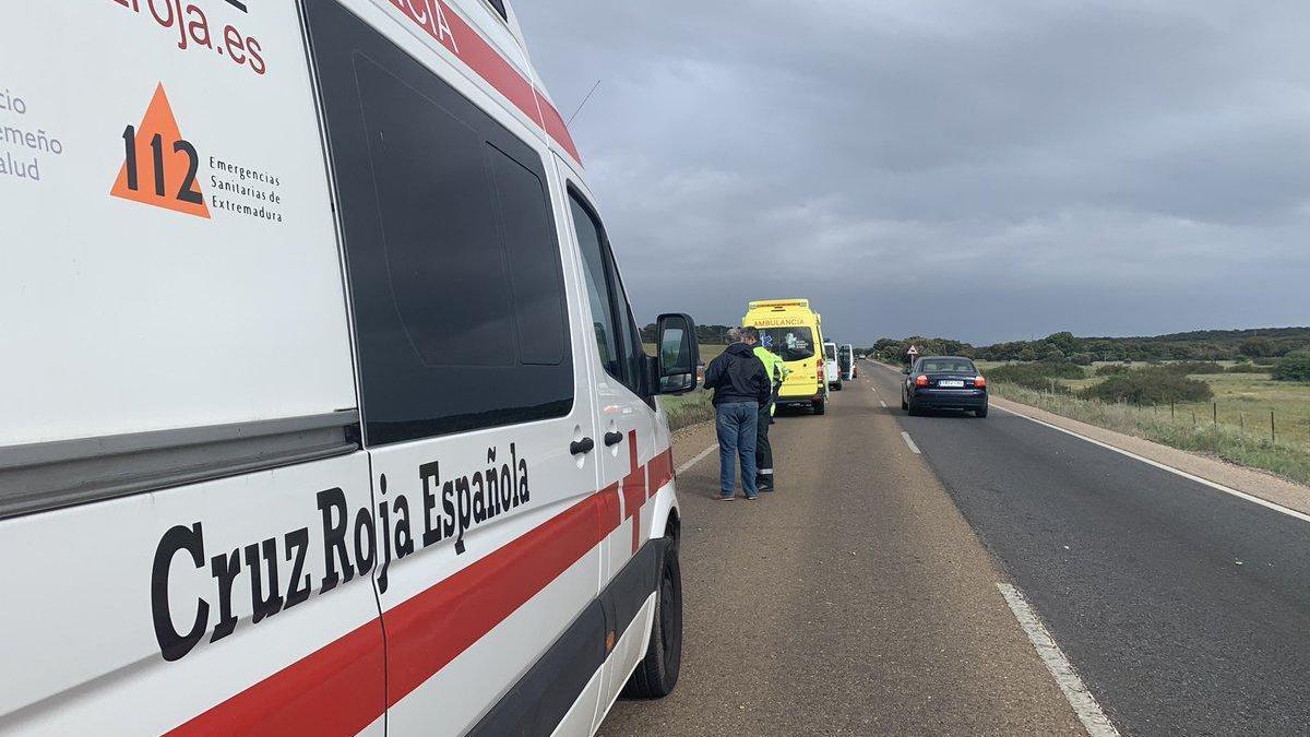 Una niña de 3 años y una mujer de 31 resultan heridas en un accidente de tráfico en Badajoz