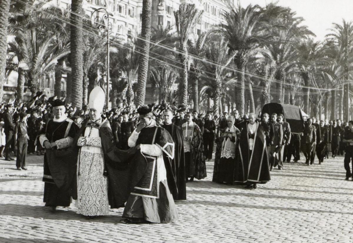 Transfer through Alicante of the remains of José Antonio Primo de Rivera.