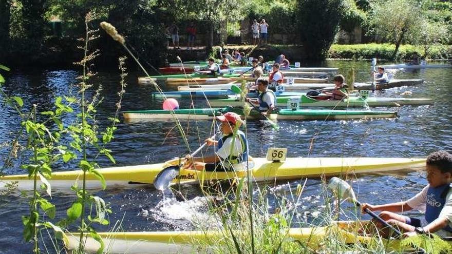 Un grupo de participantes, en la salida de la regata. // FdV