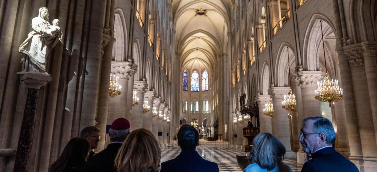 Macron visita Notre-Dame a vuit dies de reobrir les portes Macron visita Notre-Dame a vuit dies de reobrir les portes