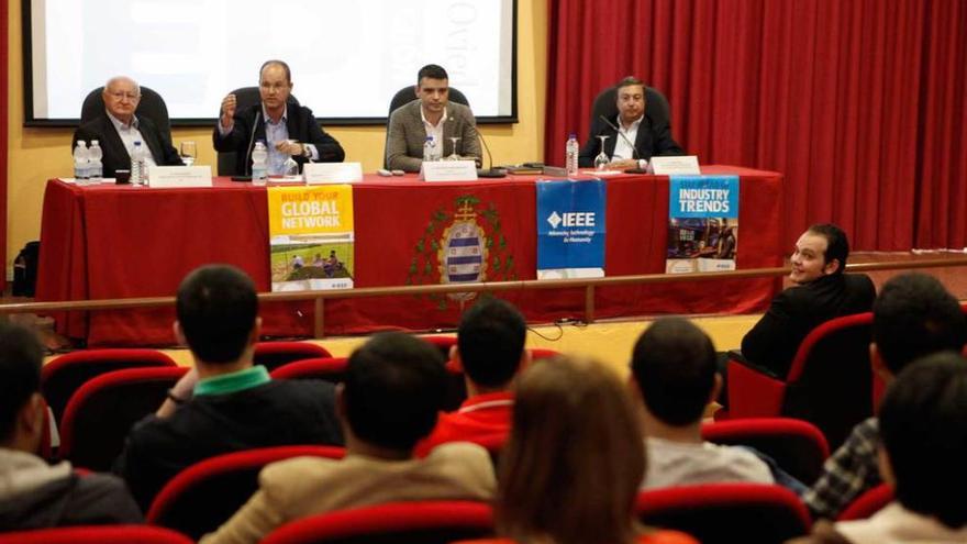 Un momento de la inauguración, ayer, en la Politécnica.