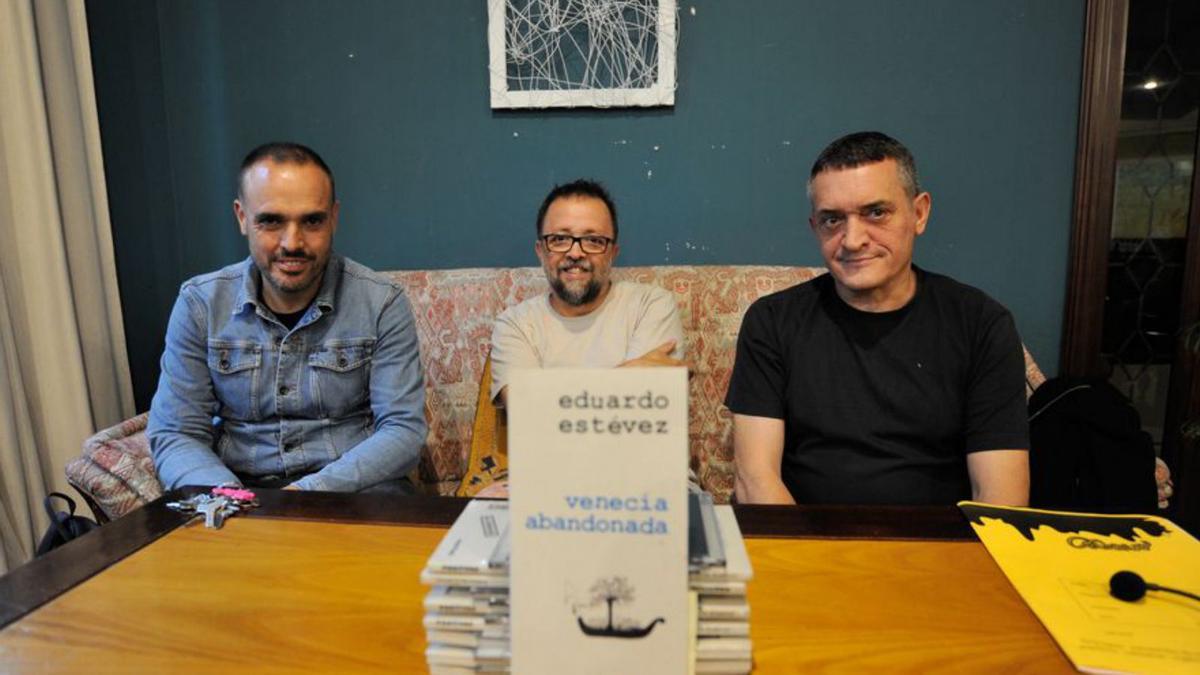 El casino de Lalín presenta el libro Venecia abandonada | BERNABÉ/JAVIER LALÍN