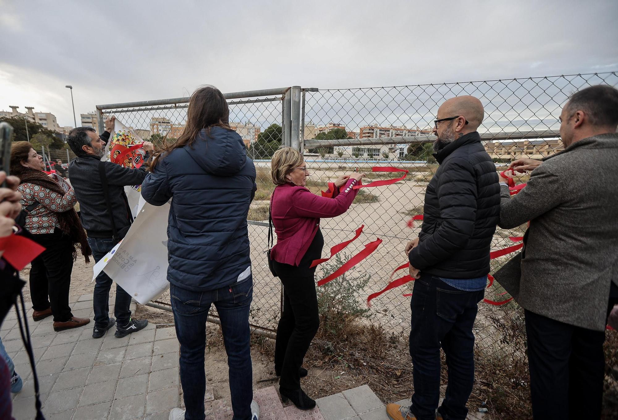 Chocolatada reivindicativa por el nuevo colegio La Almadraba de Alicante