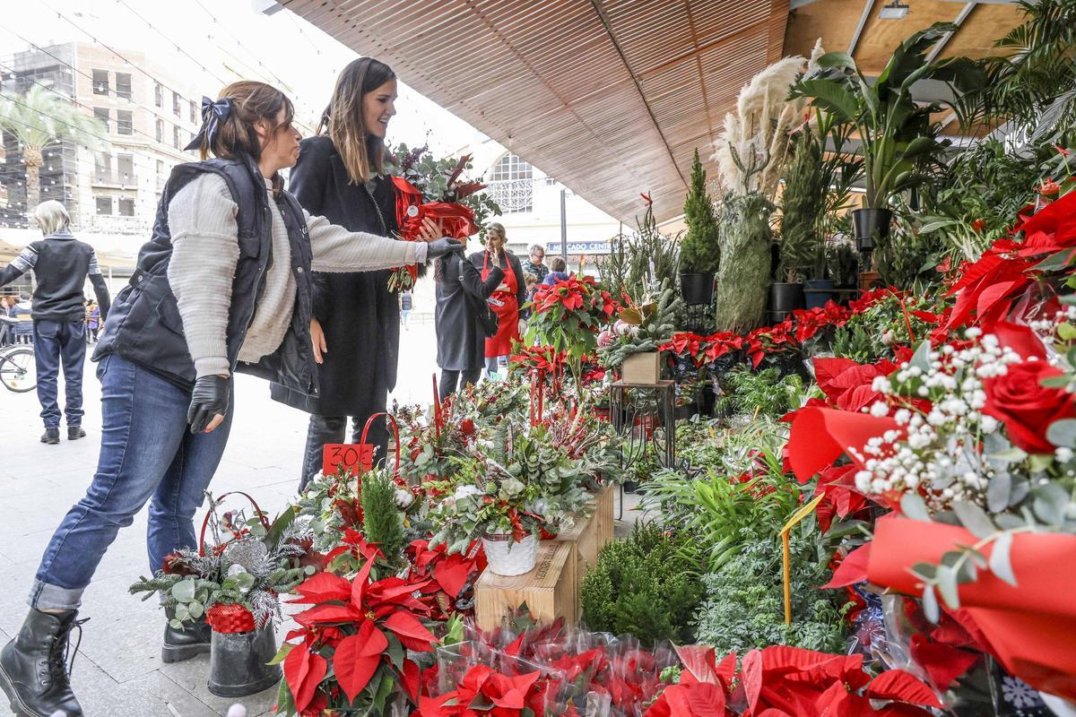 En Navidad, comprar flores en el Mercado es un plan perfecto con mucho encanto.