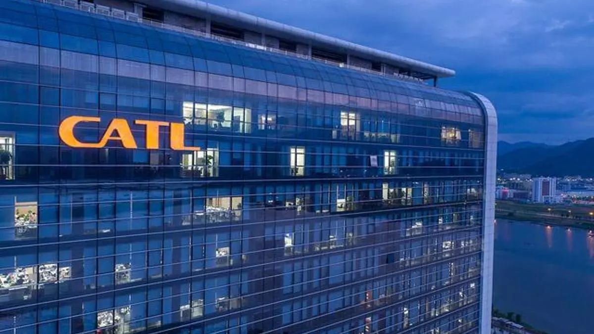 Stellantis y CATL invertirán 4.100 millones de euros en una planta de baterías de litio en España