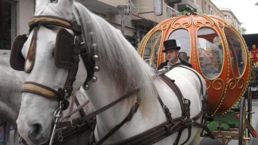 La carroza de Cenicienta, una calabaza tirada por caballos blancos, fue una de las más aclamadas.