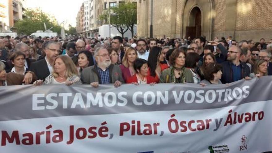 Unes 2.500 persones van mostrar a Pamplona el seu suport als agents agredits.