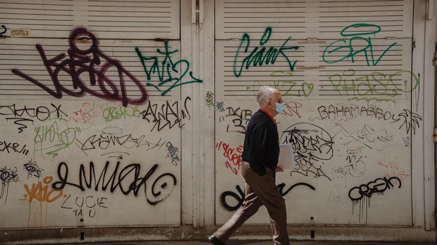 Multas cinco veces más altas por grafitis, alcohol en la calle, trile o pedir con menores en Palma