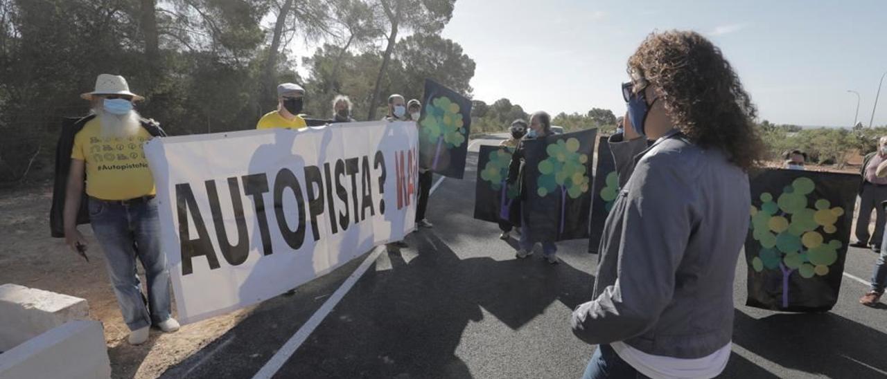 Protestas en la inauguración de la autopista de Campos