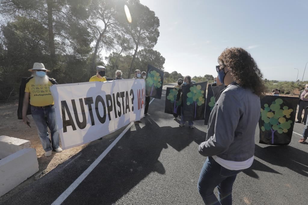 Protestas en la inauguración de la autopista de Campos