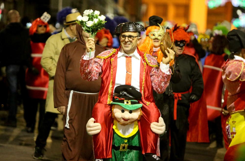 El Carnaval llena Benidorm de disfraces