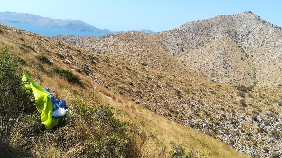 Der Gleitschirmflieger stürzte bei Alcúdia im Norden der Insel.