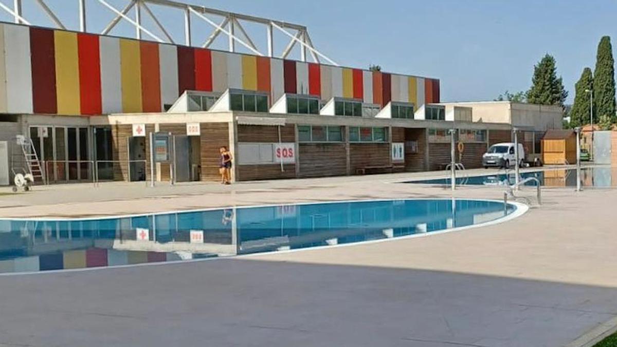 El vas petit de la piscina municipal de Salt on es van intoxicar onze infants. | AJUNTAMENT DE SALT