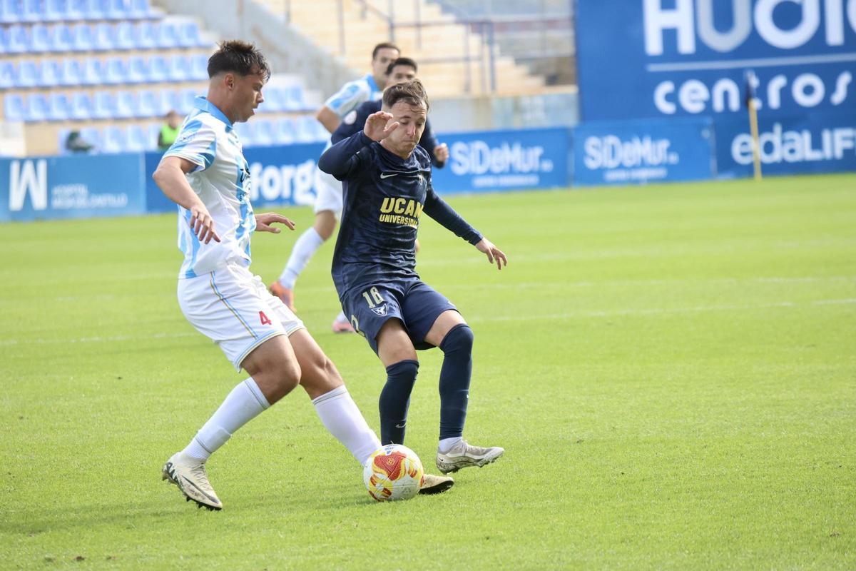 Una jugada del partido entre el UCAM y La Unión