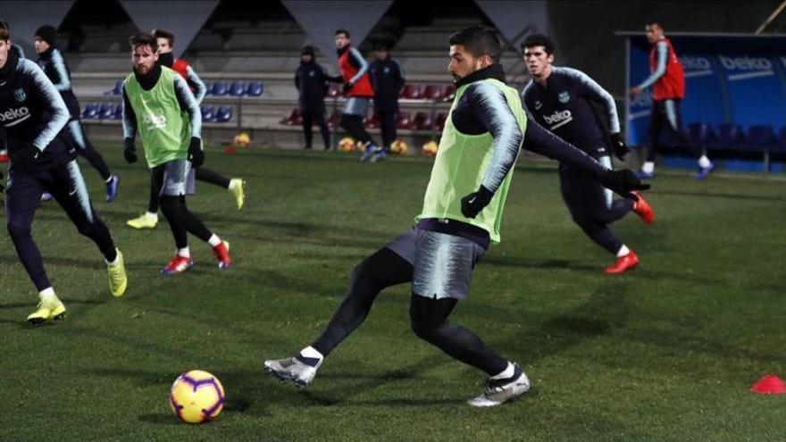 El Barça estrena el año entre el rondo y el mercado