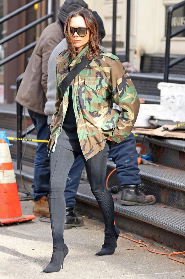 Victoria Beckham con look camuflaje