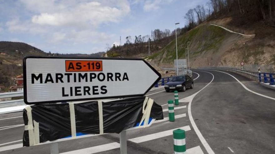 La entrada a la «Y» de Bimenes desde el enlace de La Central, ayer por la tarde.