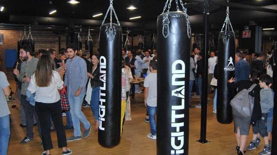 Unas 200 personas en la inauguración de Fightland Coruña