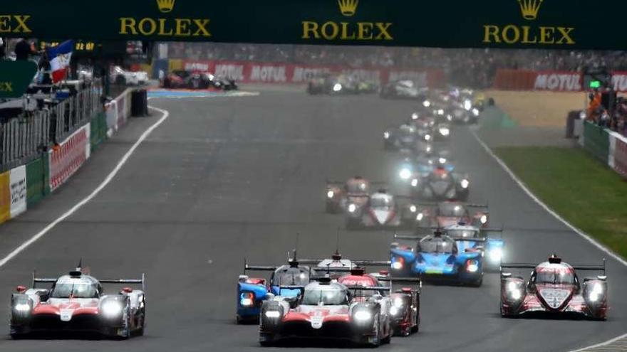 Momento de la salida de las 24 Horas de Le Mans. // Reuters