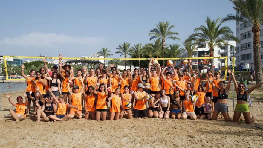 El voley playa conquista Sant Antoni con otro torneo escolar ‘King of the Beach’