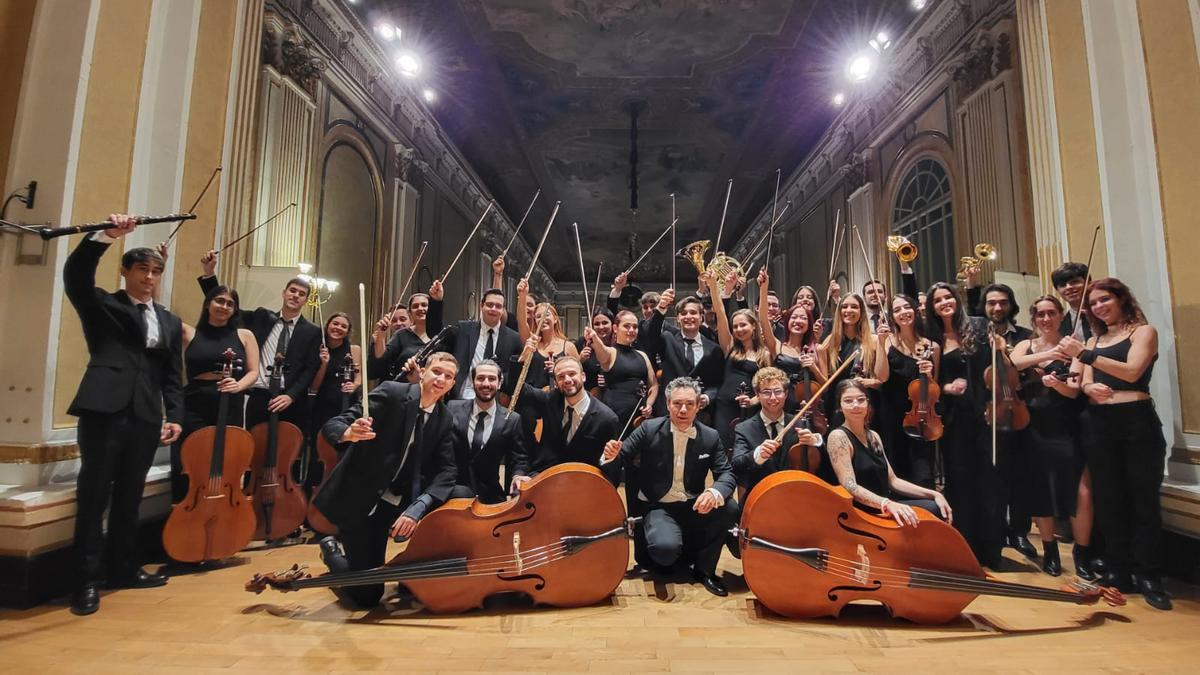 La Orquesta de Cámara de Promúsica, con Javier Claudio, al completo en el María Cristina. Una selección de músicos tocará el sábado en la sala.