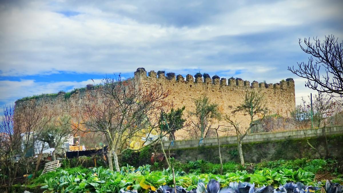 Huertas arroyanas y Castillo de los Herreras del siglo XV.