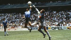 Maradona, Shilton y la mano de Dios, en México 86.