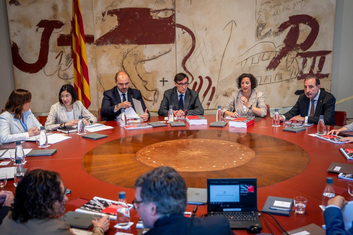 Barcelona 22/05/2026 Política. Salvador Illa,Alícia Romero y el resto del Govern en la reunión extraordinaria del Consell Executiu donde se ha aprobado el proyecto de presupuestos del 2026. AUTOR: JORDI OTIX