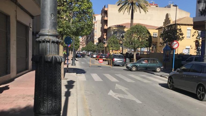 La valla sustituye a la cadena que un coche ha embestido