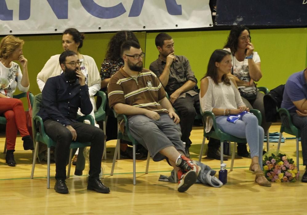 Celta Zorka y Perfumerías Avenida disputan un amistoso en honor al presidente del club vigués. Horas antes jugaron las categorías inferiores del Club Baloncesto Porriño y el Corruña Basquet Atlántico.