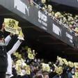 Imagen de las protestas en Mestalla en el Valencia - Rayo de noviembre de 2021