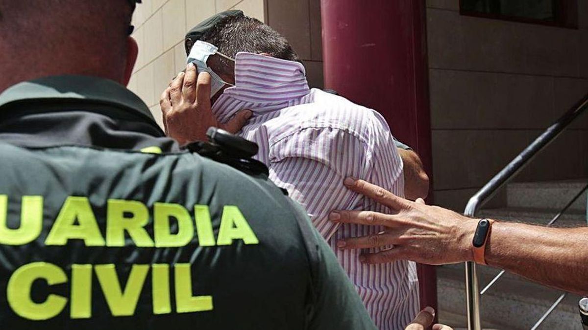 Carlos Patricio, el sospechoso de matar a Younes en Mazarrón, cuando fue llevado al Juzgado de Guardia de Totana.