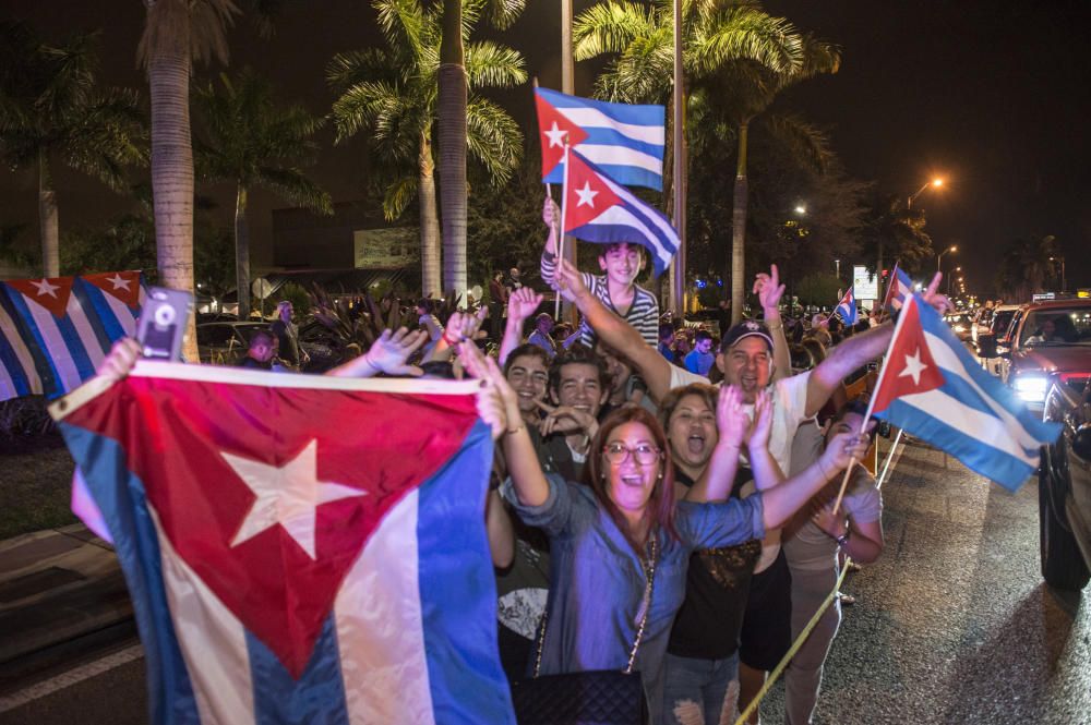 El exilio cubano celebra la muerte de Castro