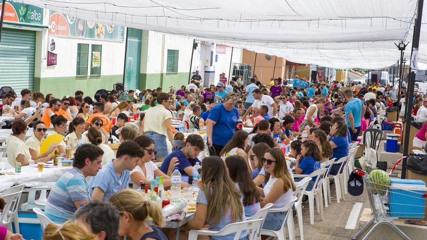 El ‘Dinar entre colles’ congrega a un millar de personas en Vall d&#039;Alba