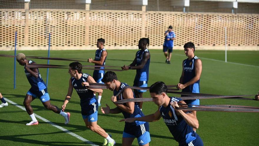 Tres ausencias y un once que empieza a ser reconocible en el entrenamiento a puerta abierta del Real Zaragoza