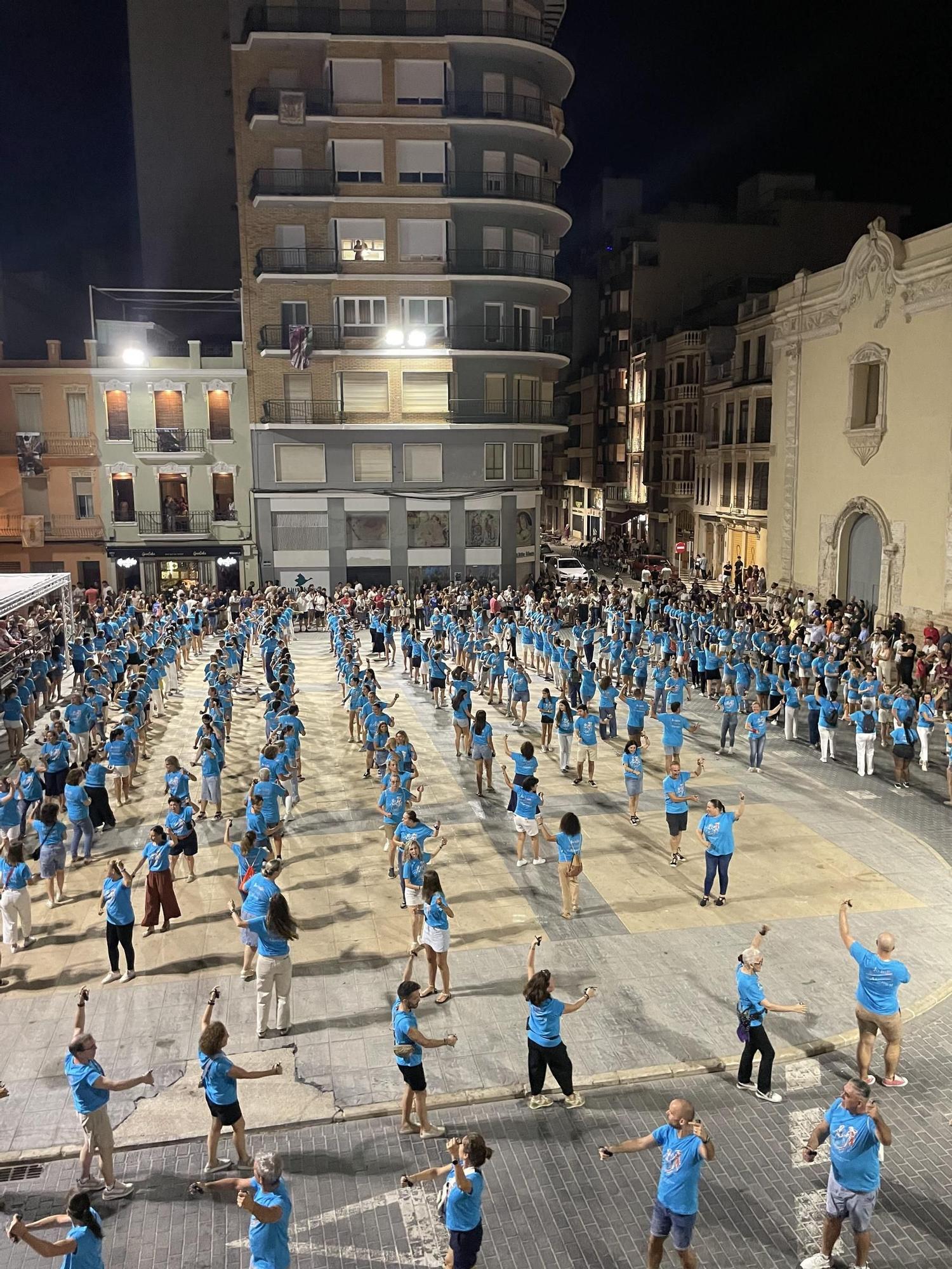 Los bailes tradicionales toman las calles de Algemesí en los actos previos a las fiestas de la Mare de Déu de la Salut