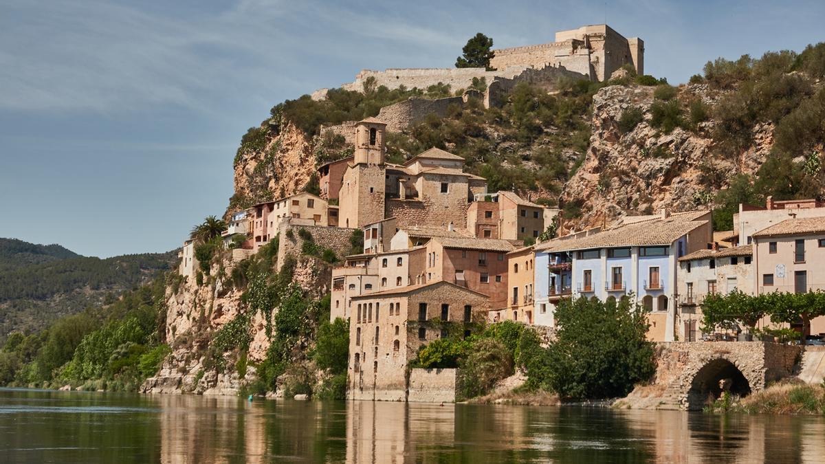 El pueblo más bonito al que viajar en octubre está en Cataluña