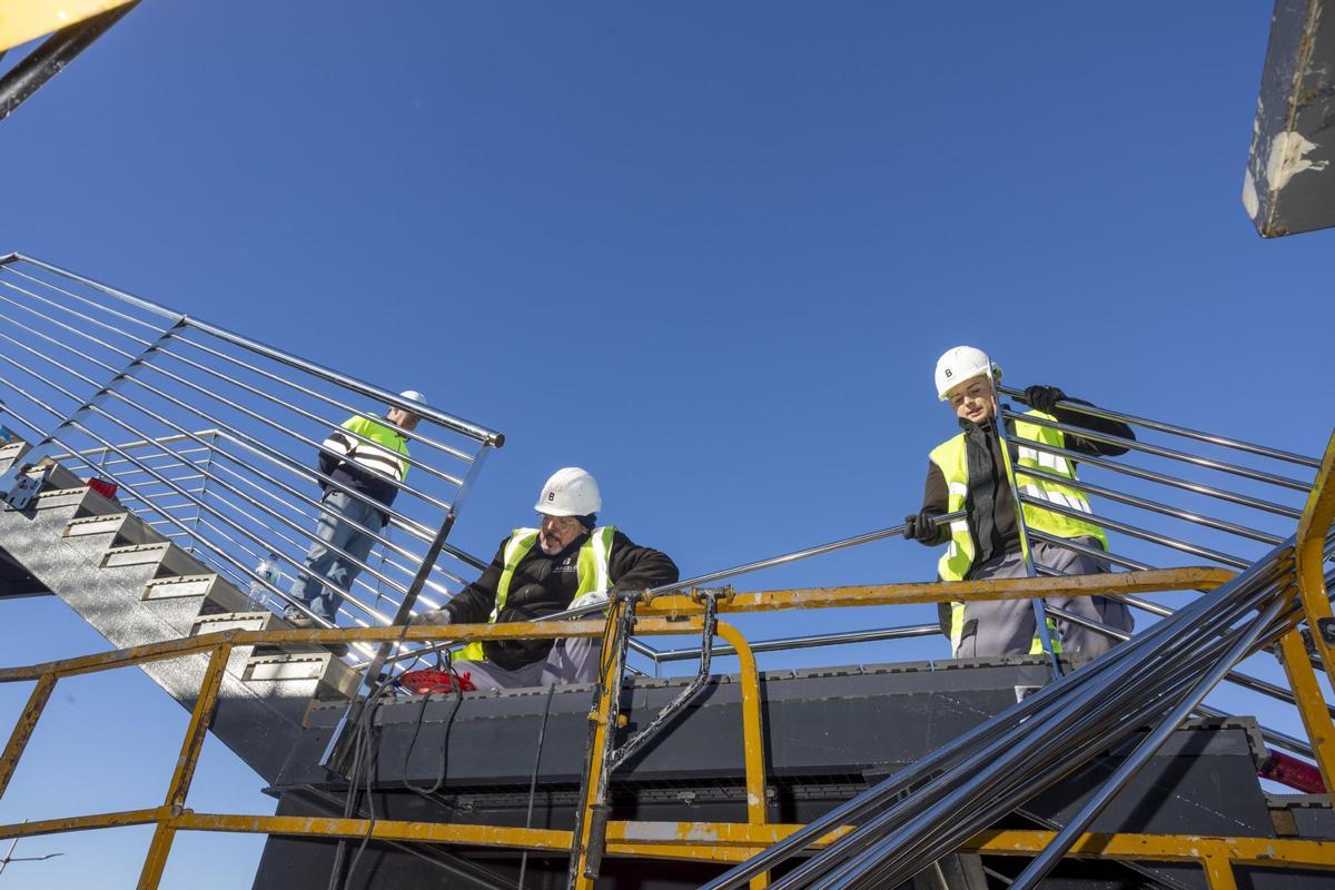Torrevieja reabre un primer tramo del dique de Levante