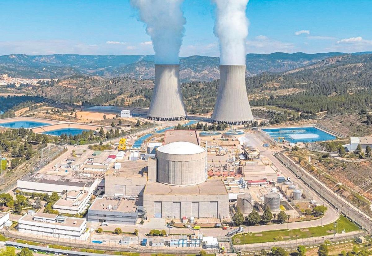 Imagen completa de la central nuclear de Cofrentes. CENTRAL NUCLEAR DE COFRENTES