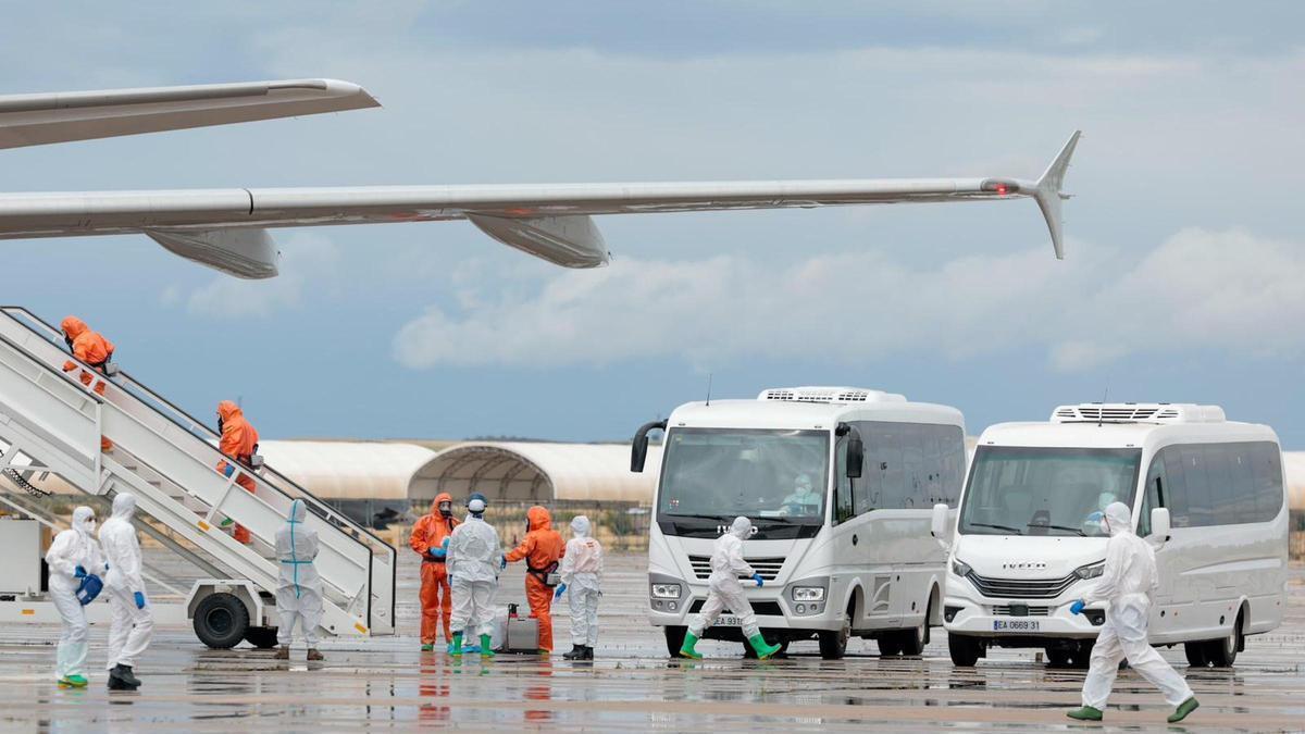Arribada dels espanyols a la base aèria de Torrejón de Ardoz