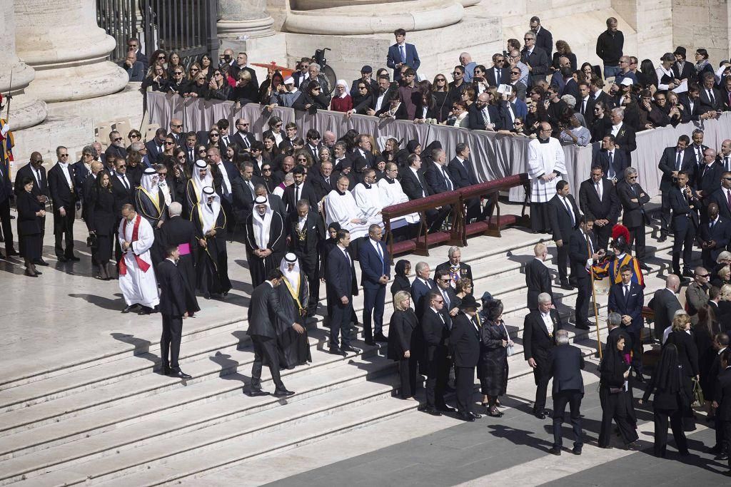 El funeral del papa Francisco en la Plaza de San Pedro del Vaticano, en imágenes