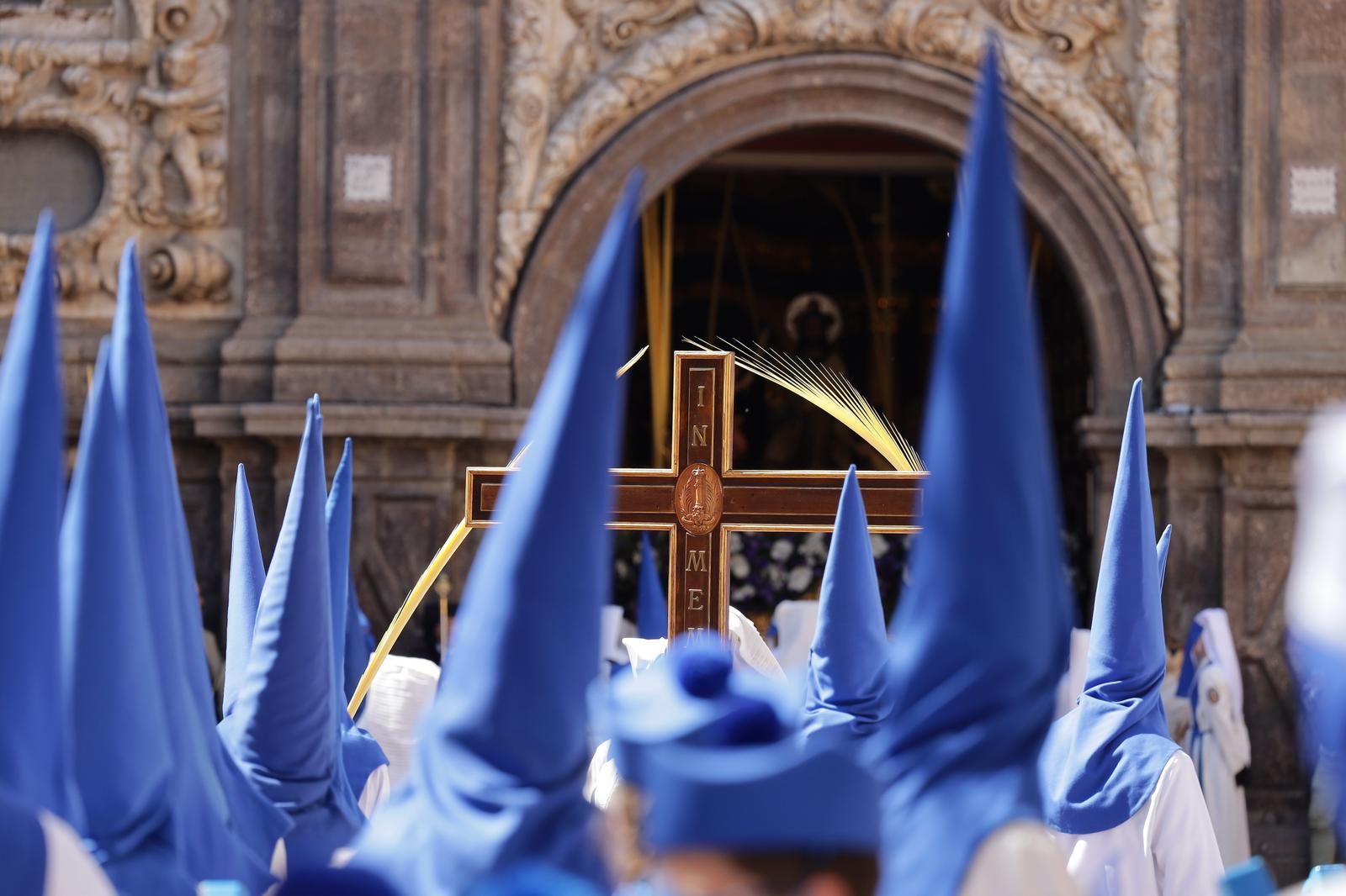 En imágenes | Emoción y mucho público en la procesión de las palmas de Zaragoza