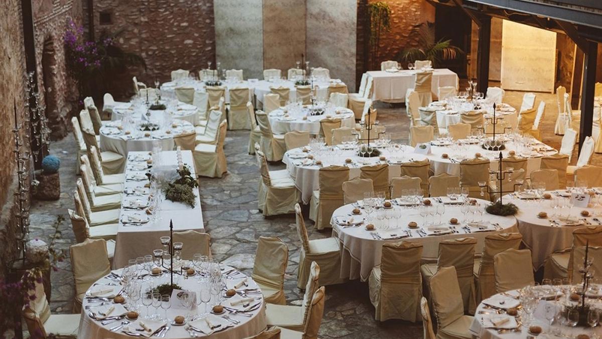 ¿Cómo decorar las sillas del banquete en tu boda?