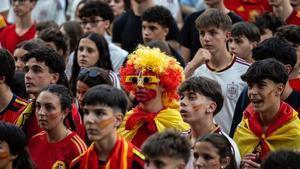Público mirando uno de los últimos partidos de la Selección Española de Fútbol.