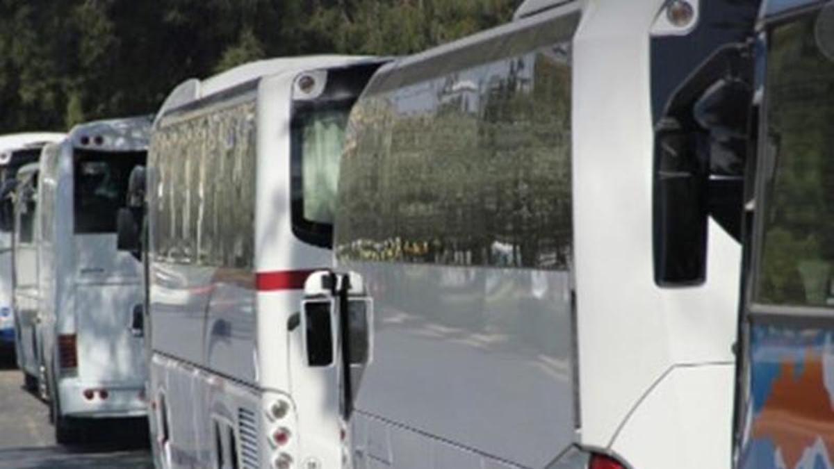 Imagen de archivo autocares de transporte público discrecional.